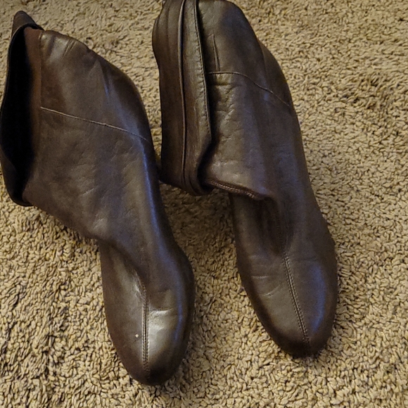 Boots - Picture 3 of 3